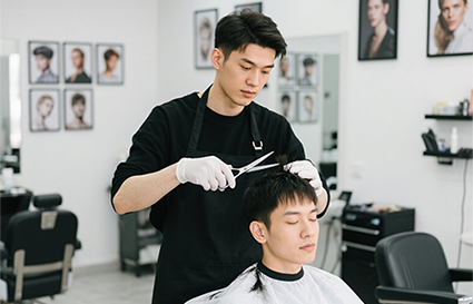 美發(fā)培訓(xùn)學(xué)校學(xué)費(fèi)是多少？