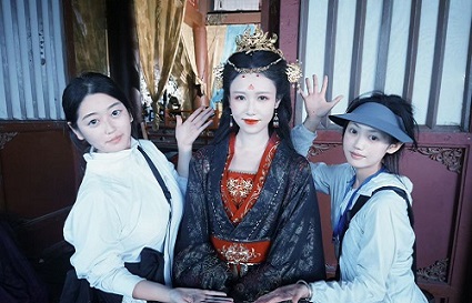 【沈陽特色勞務(wù)品牌沈陽美業(yè)人】統(tǒng)麗化妝學(xué)?；瘖y系外出實習(xí)杭州橫店篇~