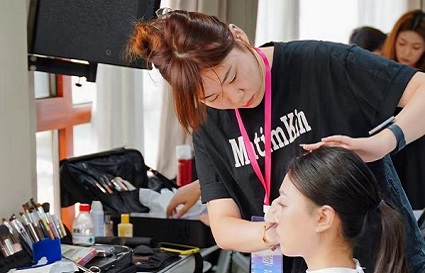 新手怎么更好的學(xué)化妝？沈陽化妝學(xué)校