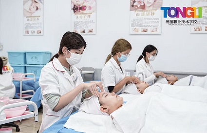 為什么說學(xué)習(xí)美容是有效投資？沈陽美容學(xué)校