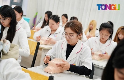 【熱愛為帆 逐光前行】 沈陽統(tǒng)麗美容學(xué)校-獲獎(jiǎng)學(xué)員林藝窈的來時(shí)路