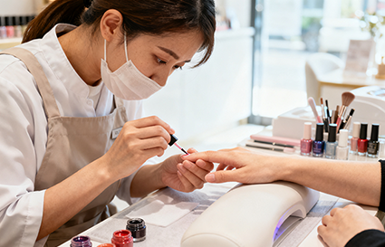 沈陽美甲學(xué)校：為什么甲油膠總是涂不勻