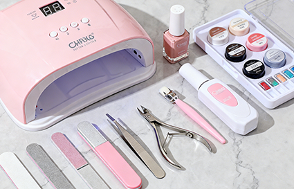 想轉(zhuǎn)行做美甲師？統(tǒng)麗美甲學(xué)校有專業(yè)培訓(xùn) + 職業(yè)規(guī)劃