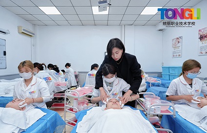 沈陽美容學(xué)校哪家好？推薦統(tǒng)麗美容學(xué)校