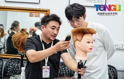 想學(xué)美發(fā) 沈陽統(tǒng)麗美發(fā)學(xué)校可以嗎？