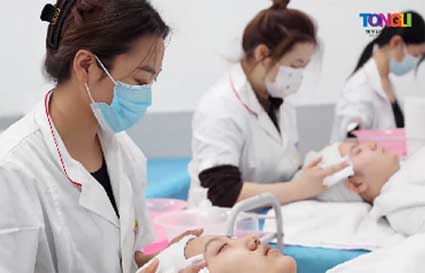 沈陽美容學校 把熱愛變成專業(yè)